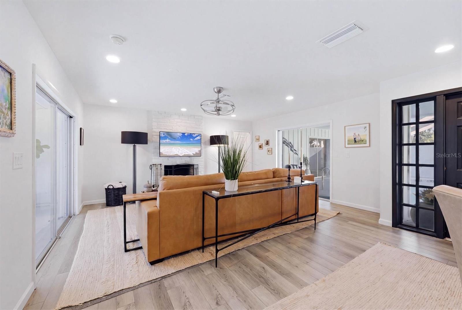 1761 SANDALWOOD DR — photo 10