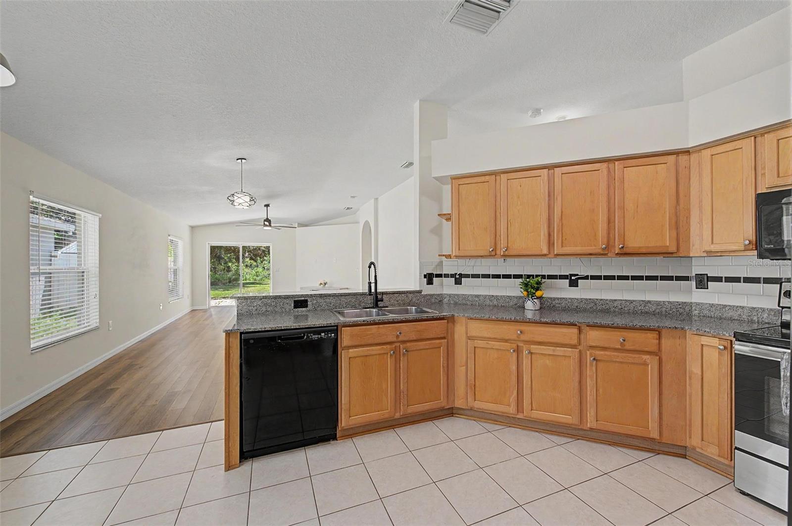 7838 CARRIAGE POINTE DR — photo 28