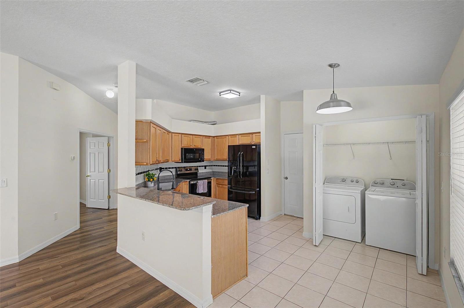 7838 CARRIAGE POINTE DR — photo 29