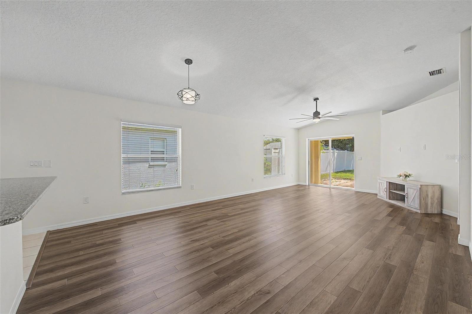 7838 CARRIAGE POINTE DR — photo 11