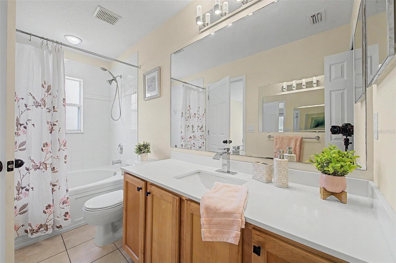 7838 CARRIAGE POINTE DR — photo 35