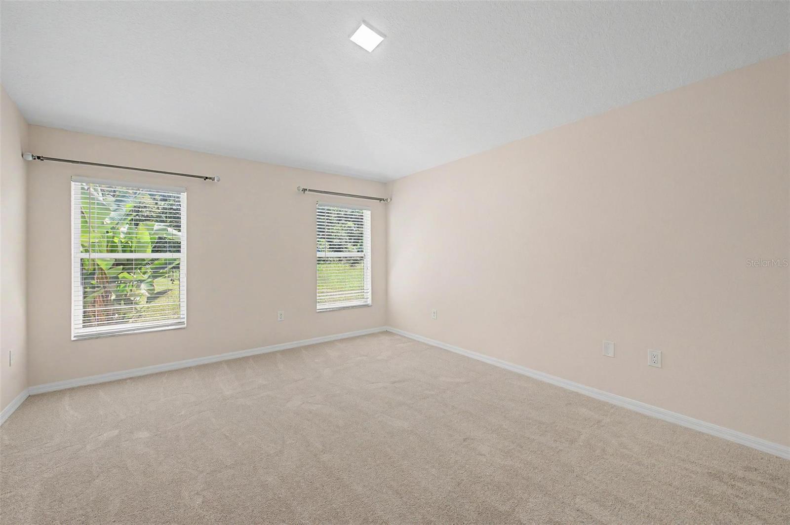 7838 CARRIAGE POINTE DR — photo 37