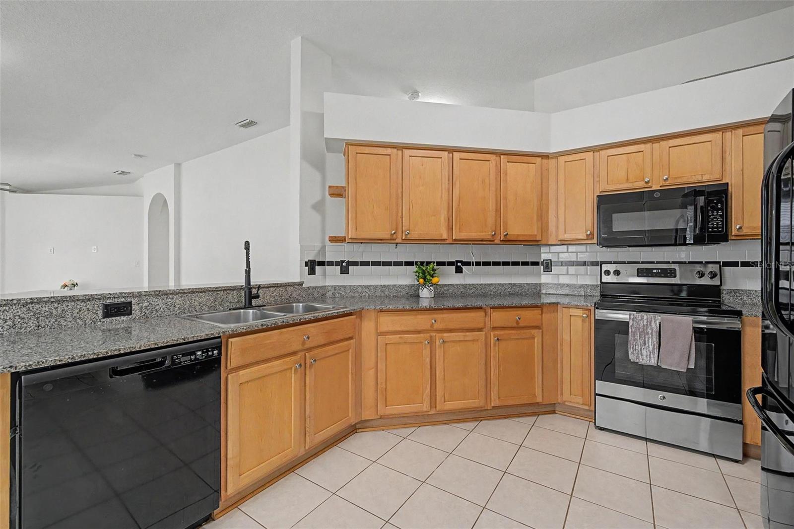 7838 CARRIAGE POINTE DR — photo 27