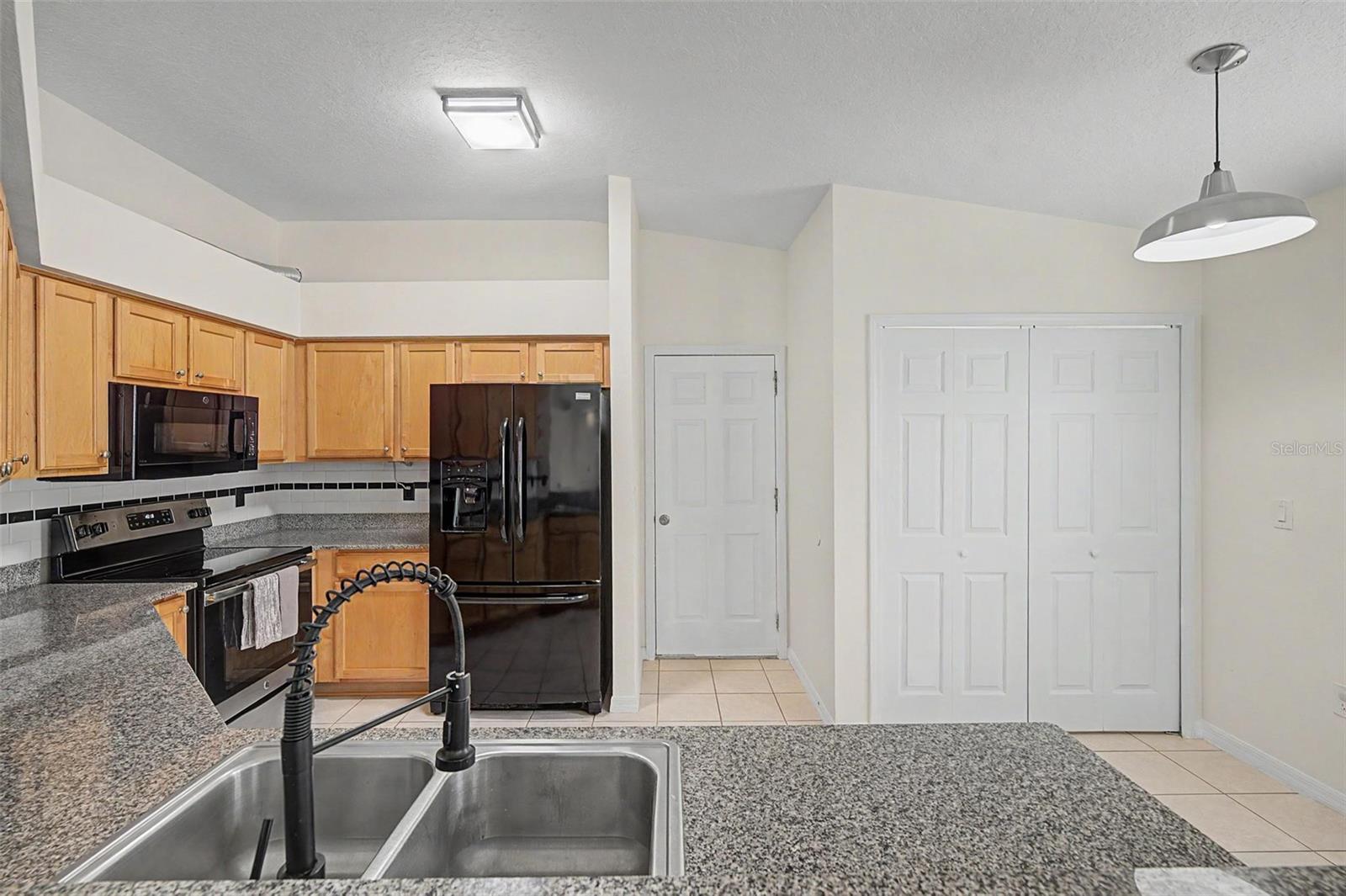 7838 CARRIAGE POINTE DR — photo 30