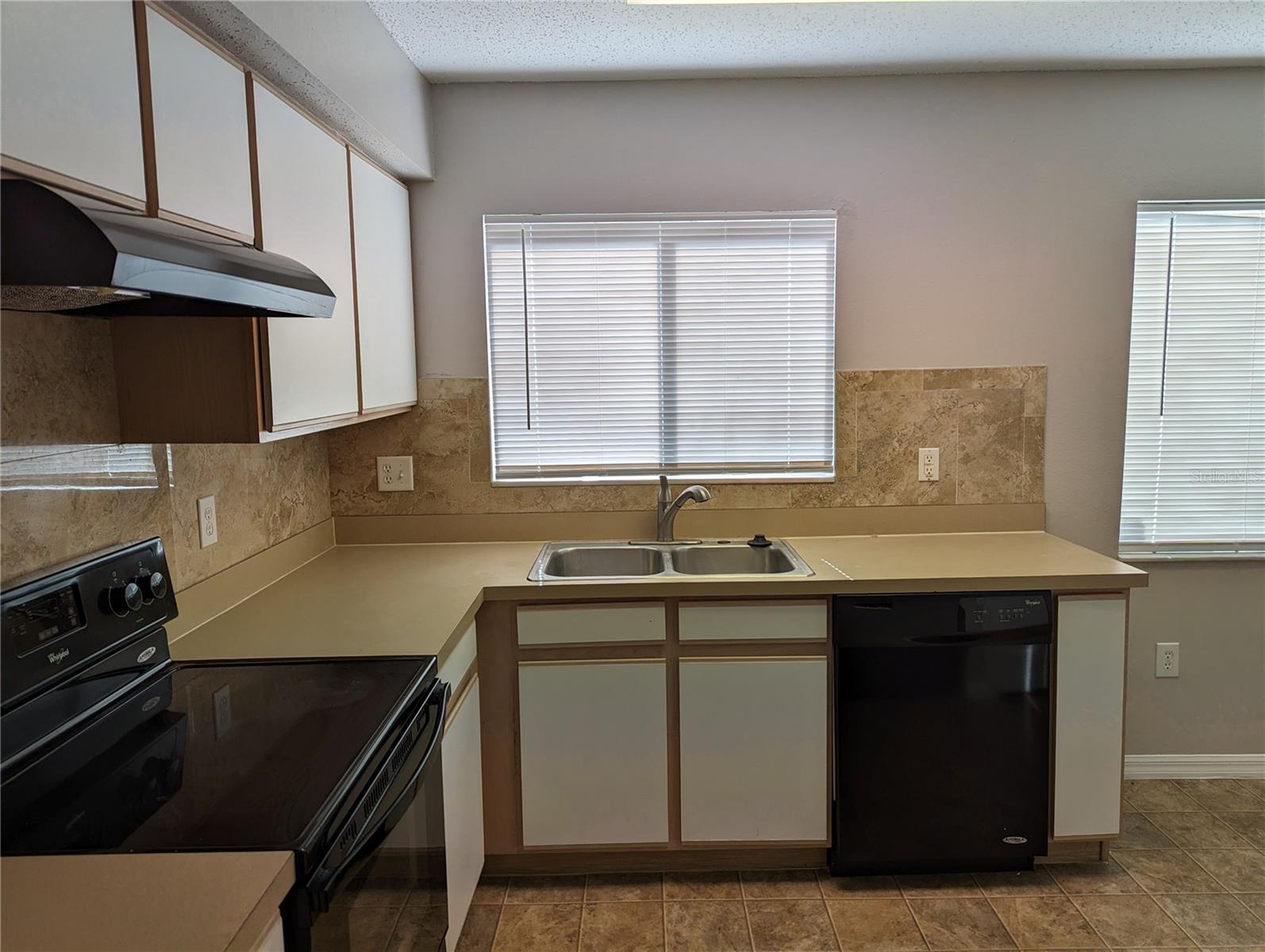 3120 SUMMER HOUSE DR — photo 4