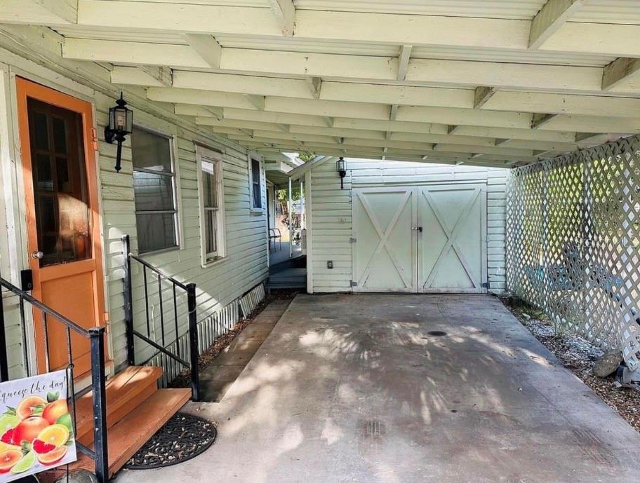 1121 ORANGE AVE — photo 2