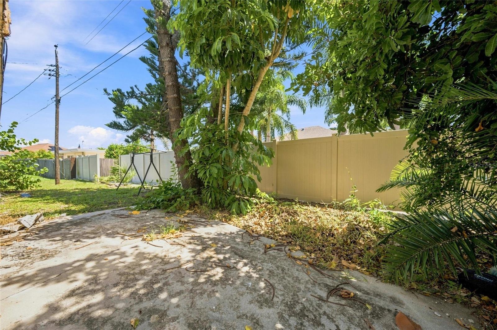 352 LAKE RD — photo 32