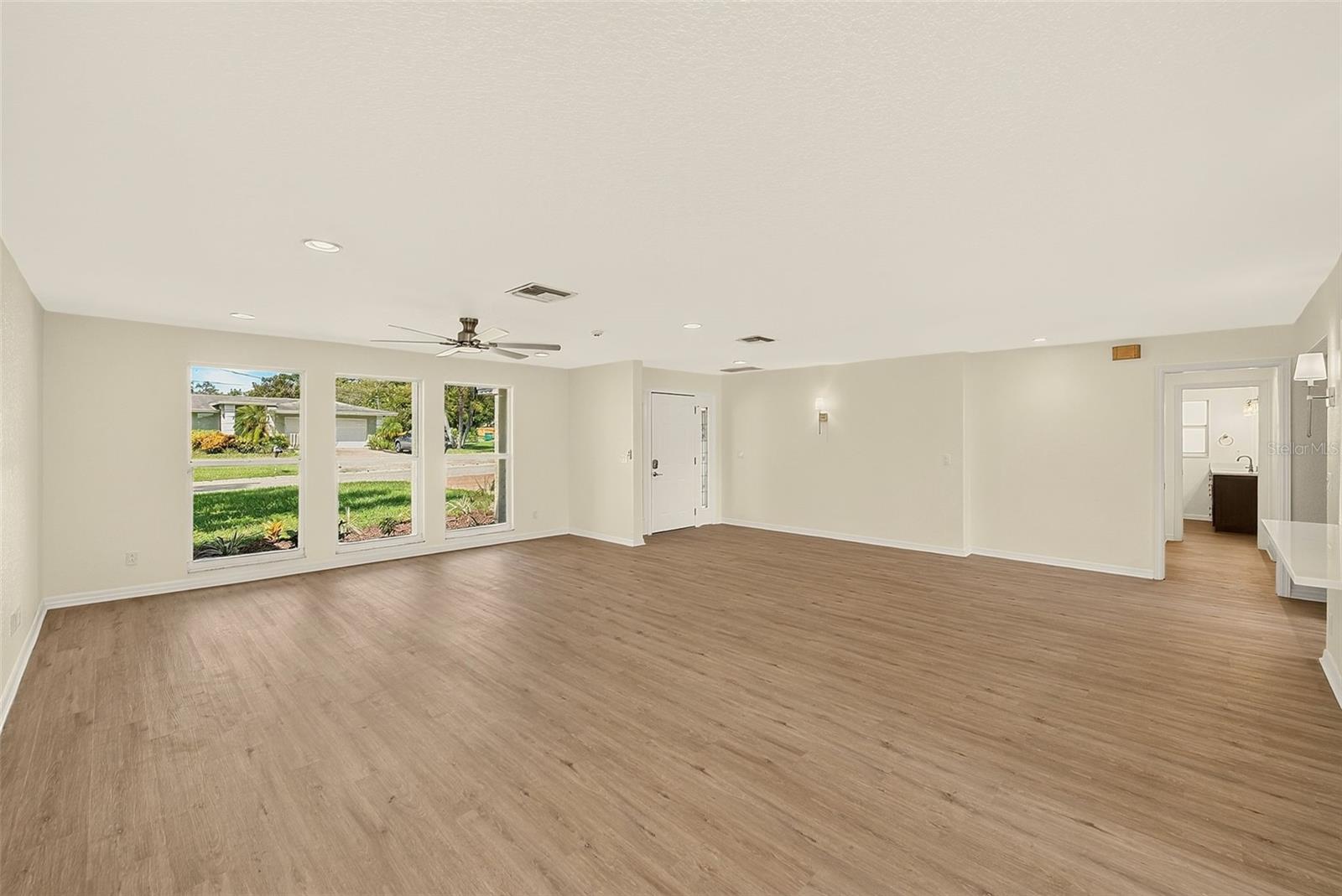 833 TALLOWOOD DR — photo 9