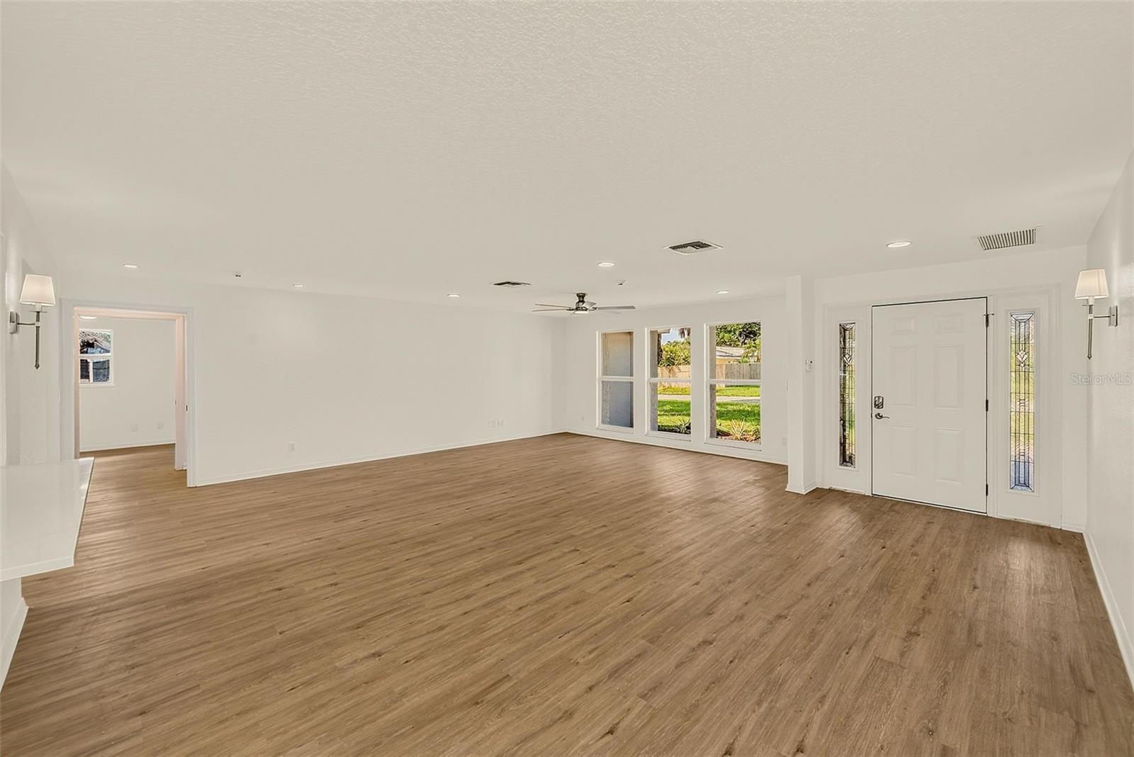 833 TALLOWOOD DR — photo 8