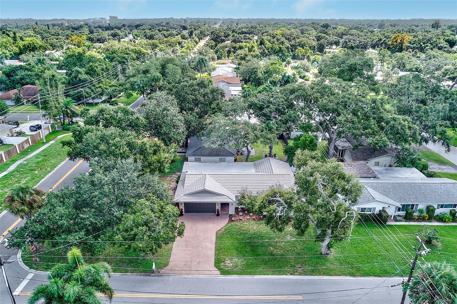 833 TALLOWOOD DR — photo 44