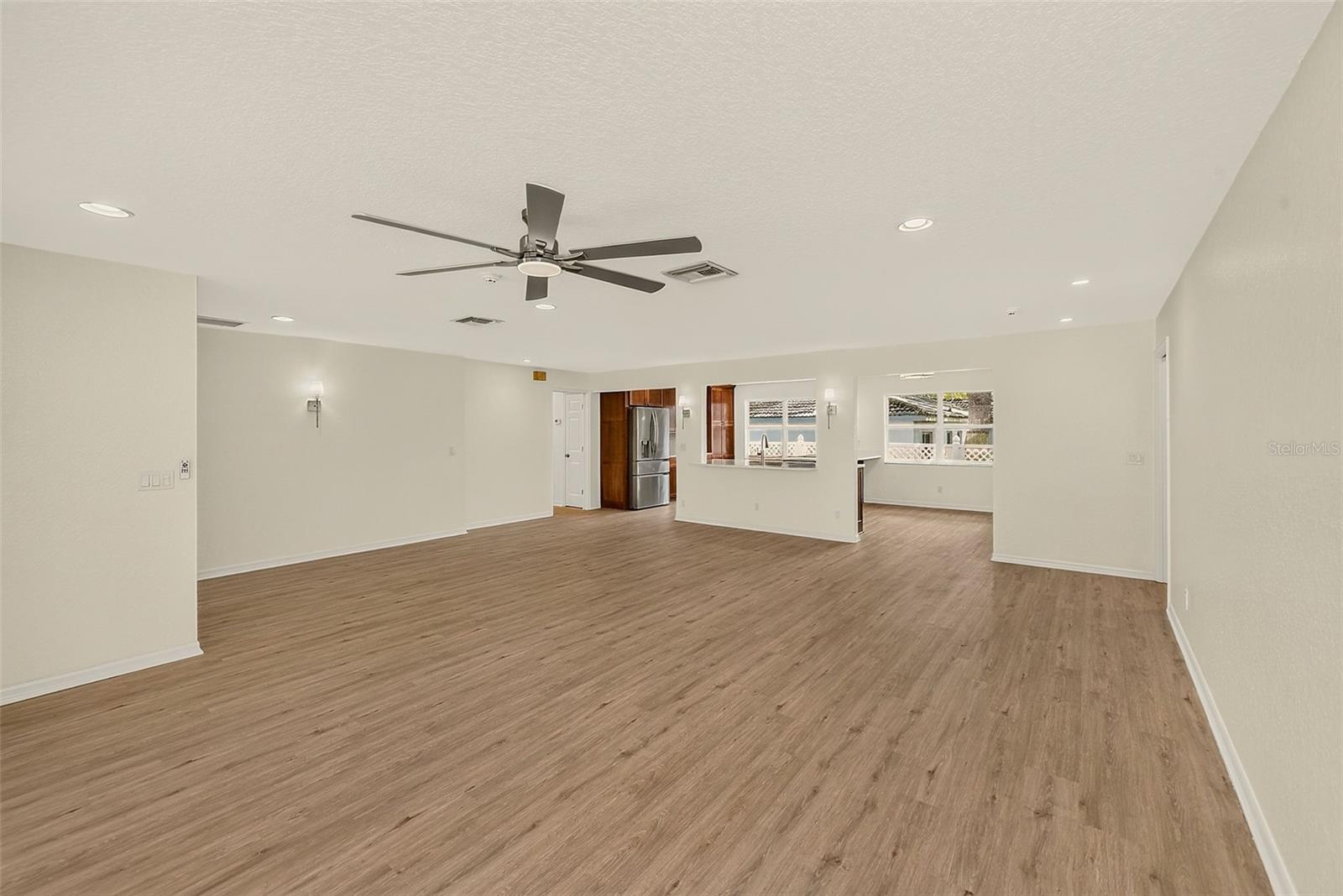 833 TALLOWOOD DR — photo 10
