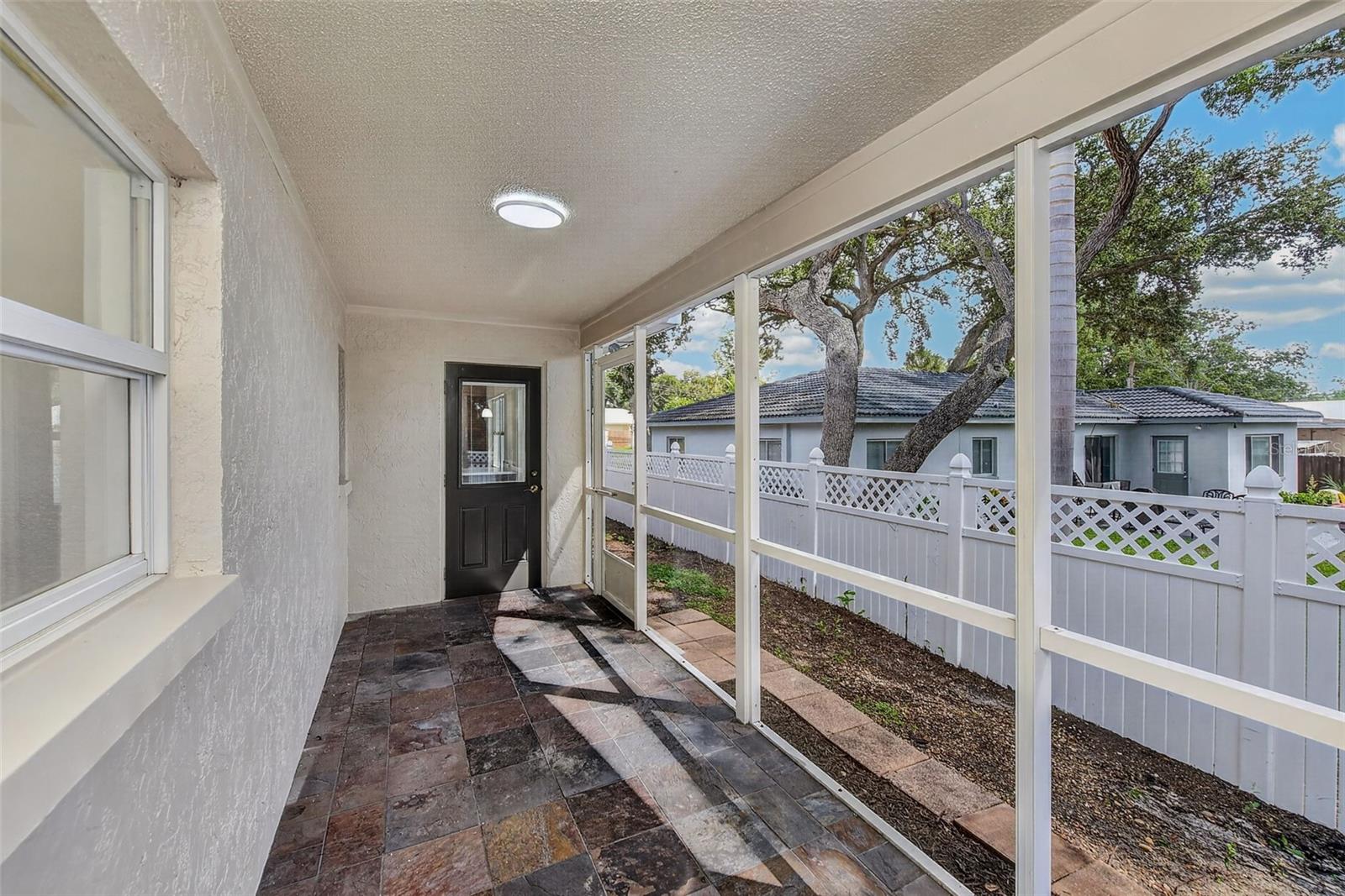 833 TALLOWOOD DR — photo 34