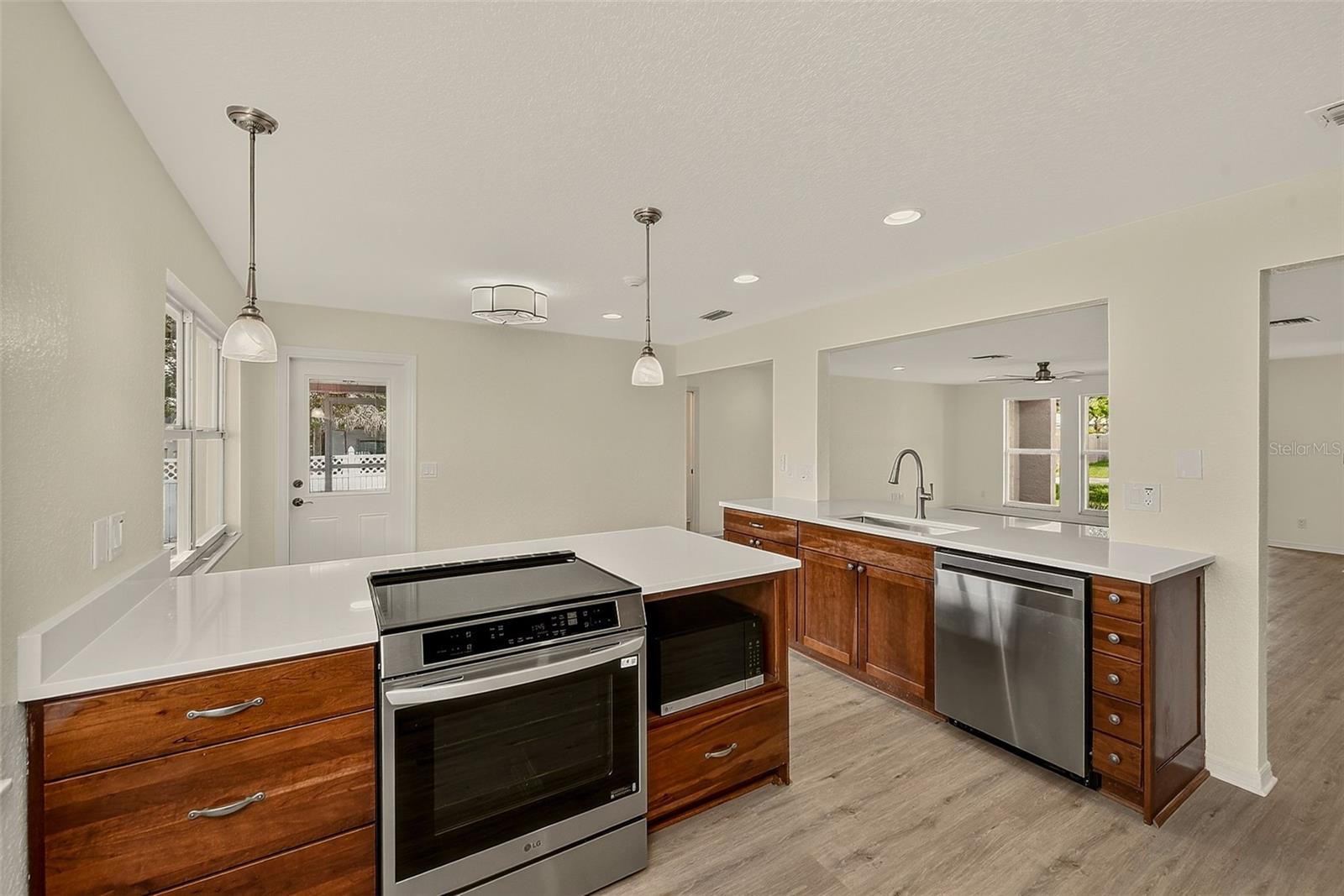 833 TALLOWOOD DR — photo 14