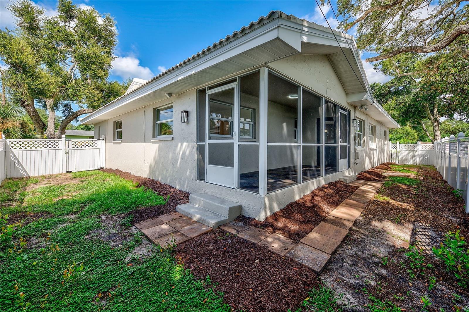 833 TALLOWOOD DR — photo 42