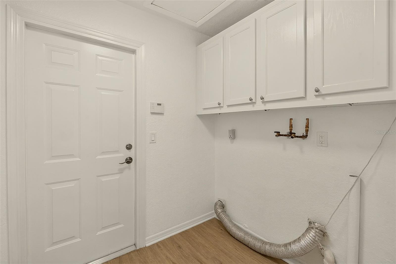 833 TALLOWOOD DR — photo 33