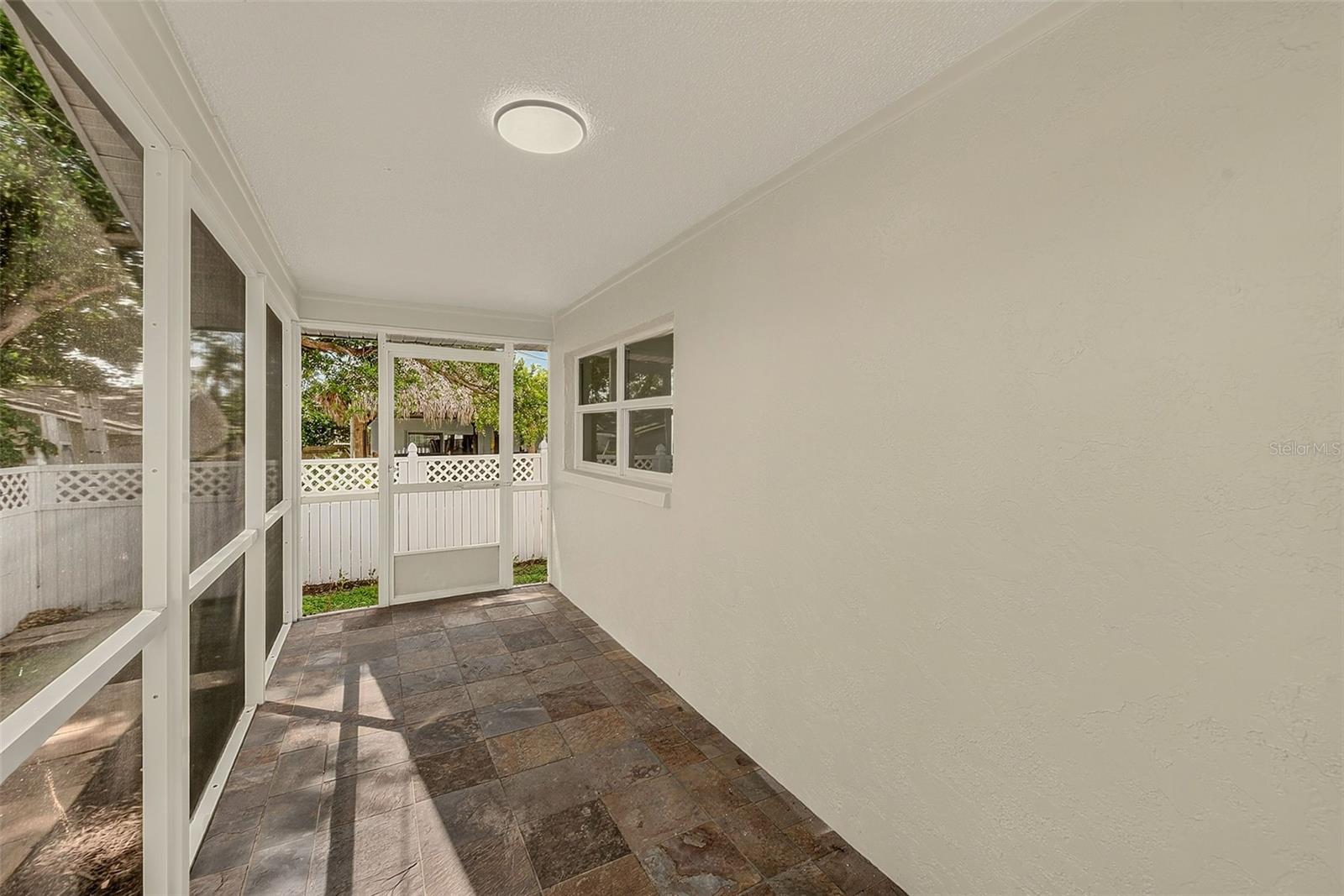 833 TALLOWOOD DR — photo 35