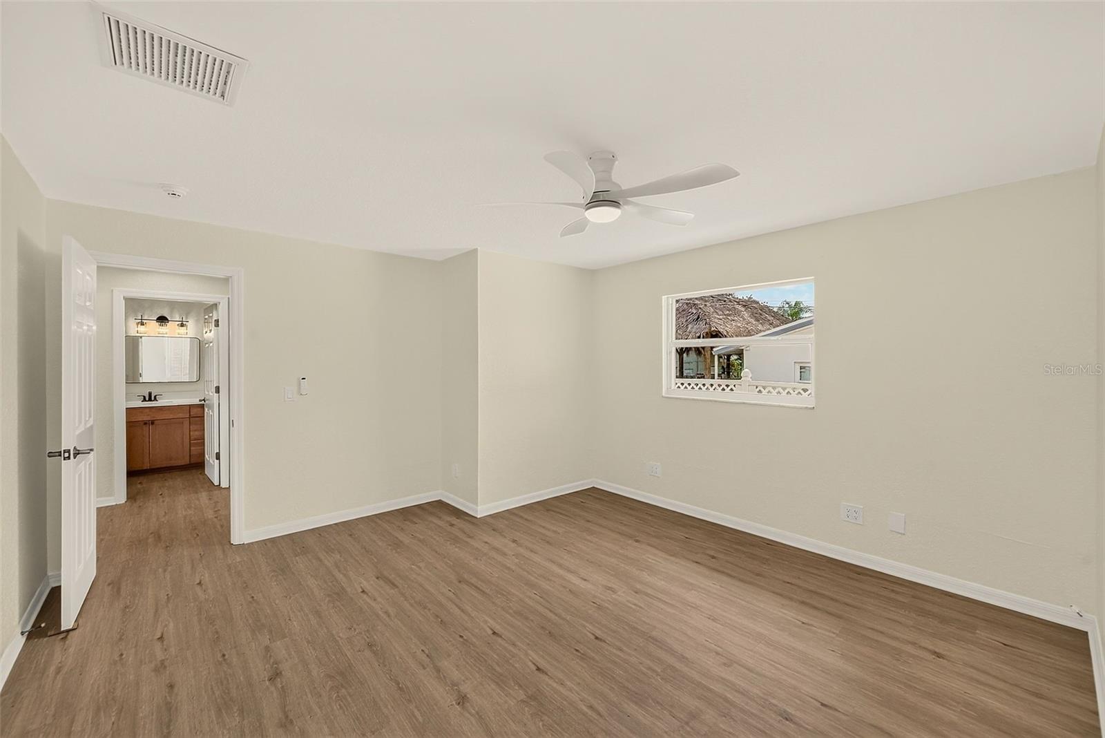 833 TALLOWOOD DR — photo 23