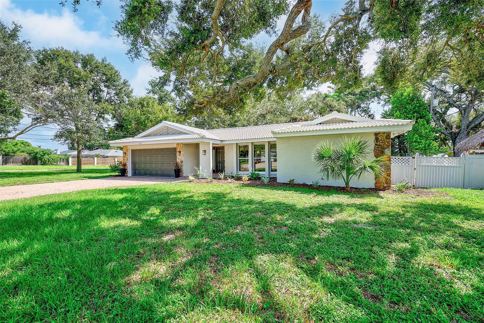 833 TALLOWOOD DR — photo 2
