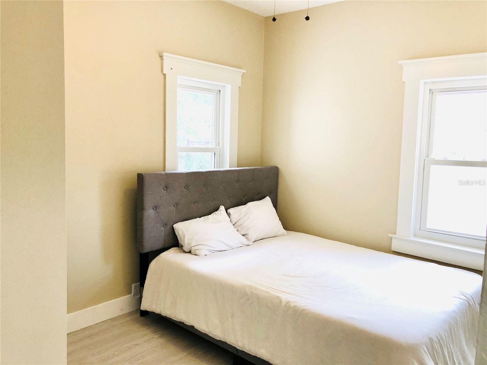 908 VINE AVE — photo 16