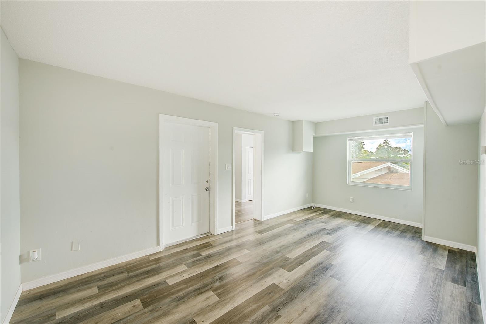 1259 FRANKLIN ST — photo 2