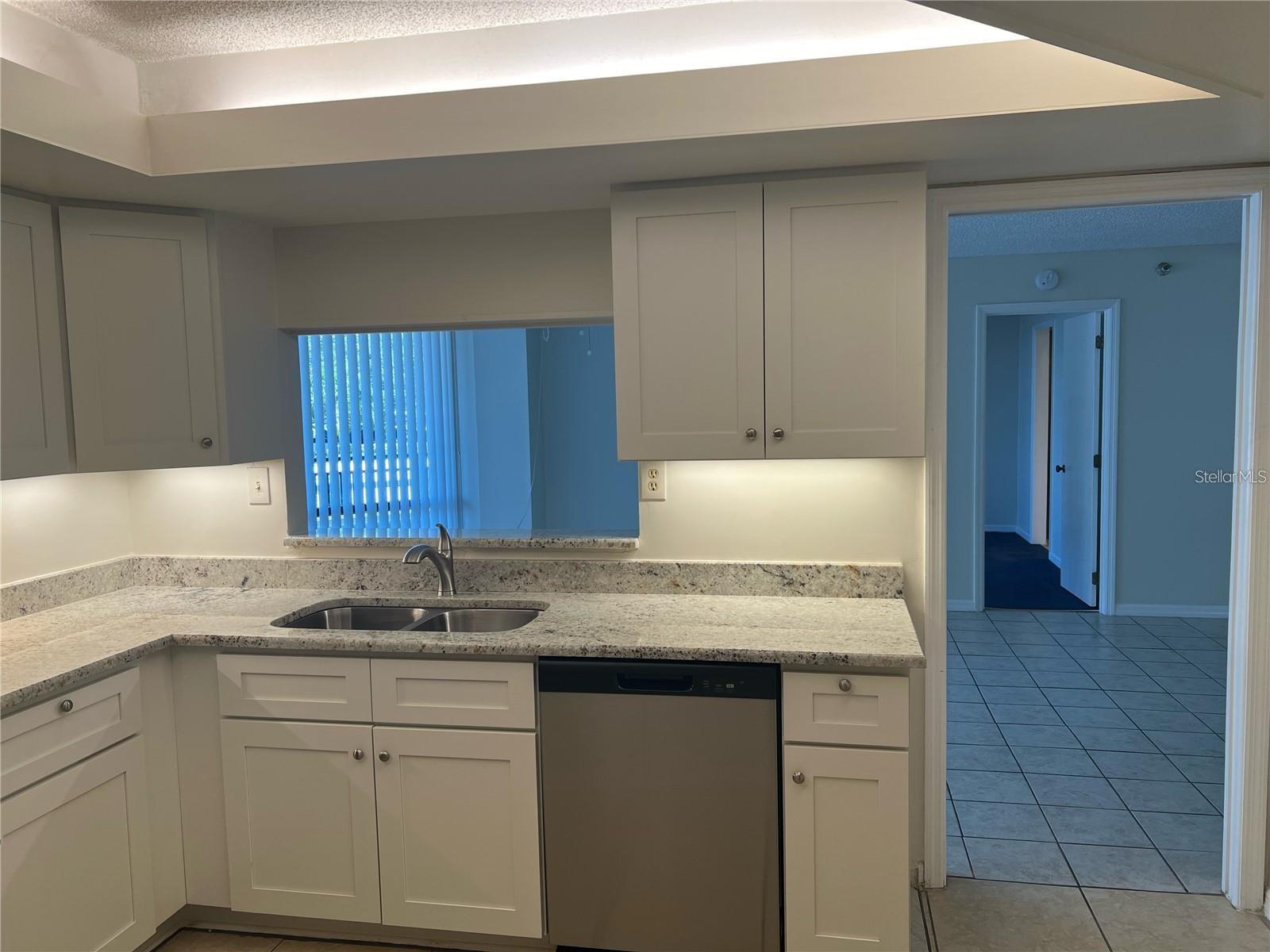 690 ISLAND WAY #208 — photo 3