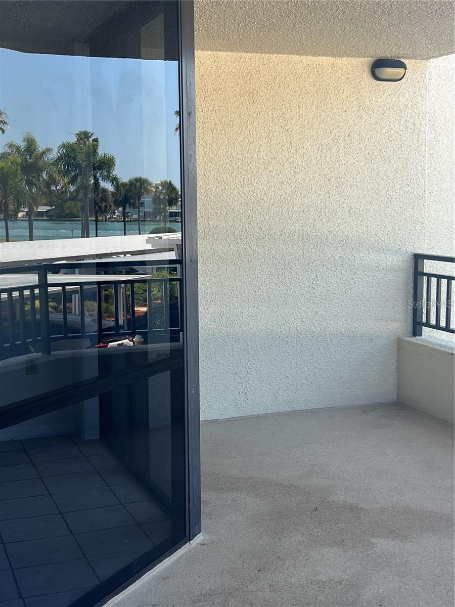 690 ISLAND WAY #208 — photo 7