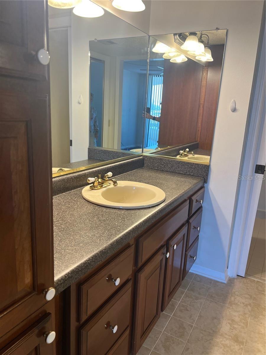690 ISLAND WAY #208 — photo 8