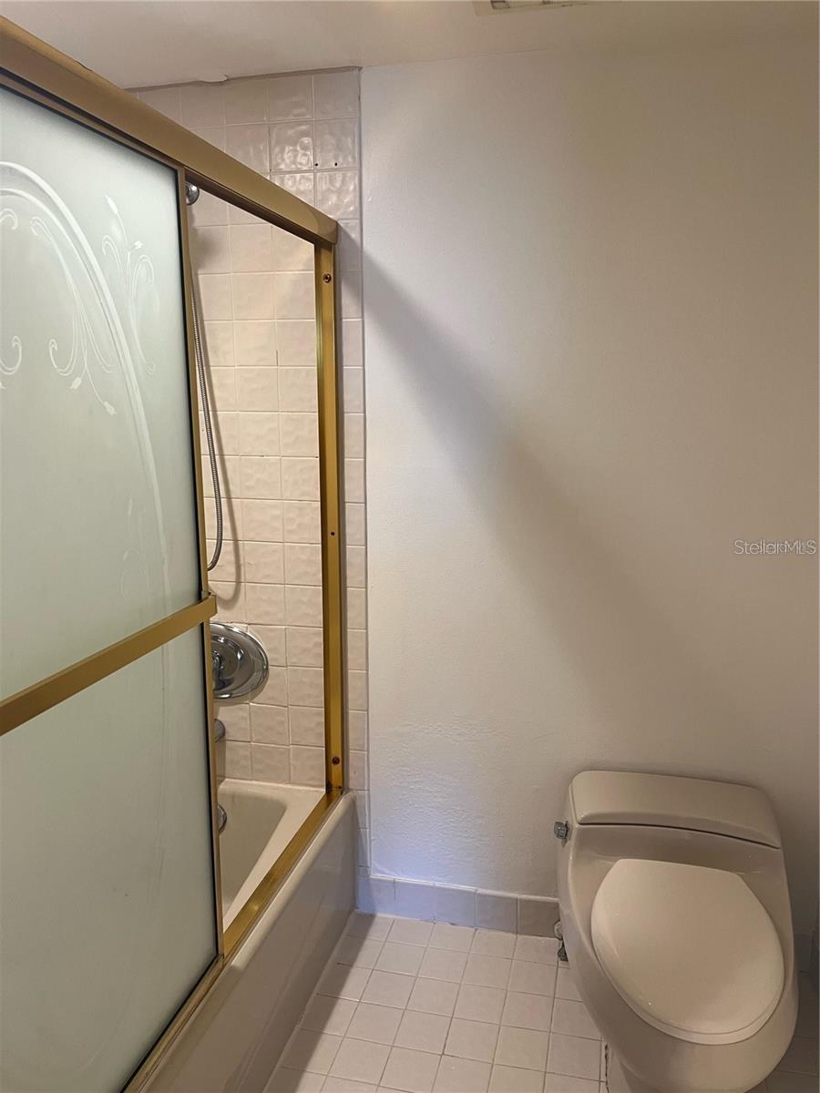 690 ISLAND WAY #208 — photo 10