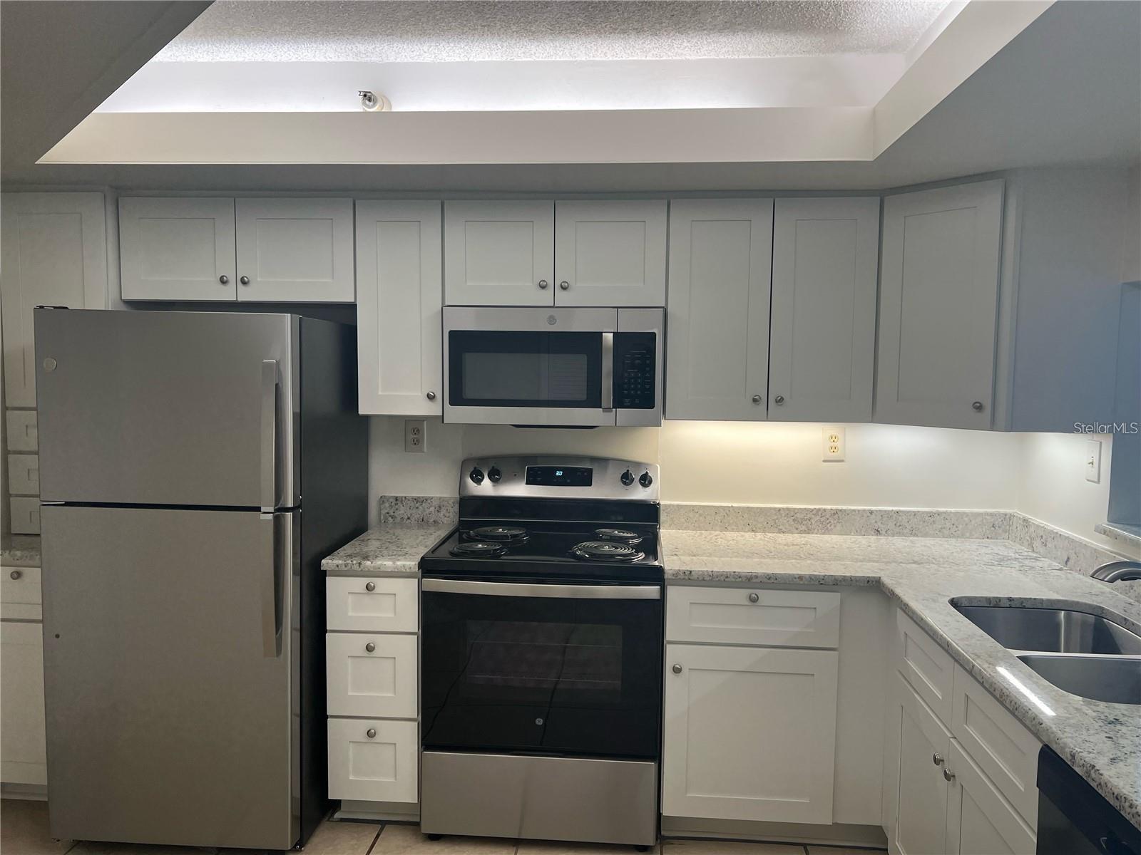690 ISLAND WAY #208 — photo 2