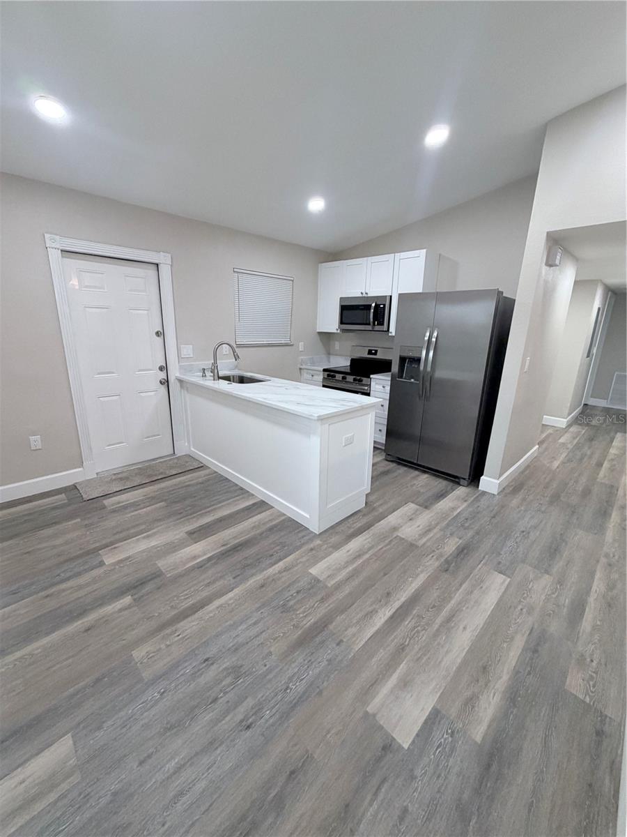 927 LAKEWOOD AVE — photo 5