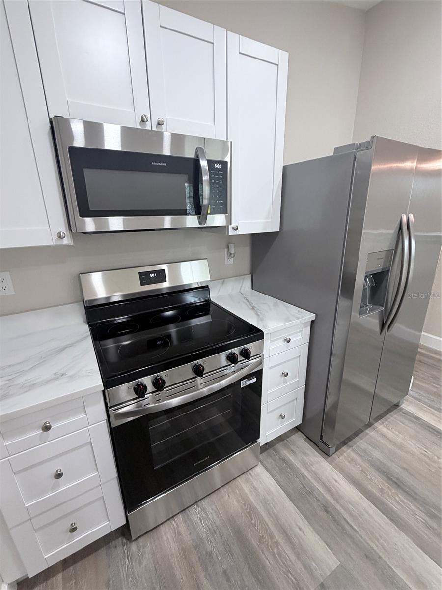 927 LAKEWOOD AVE — photo 4