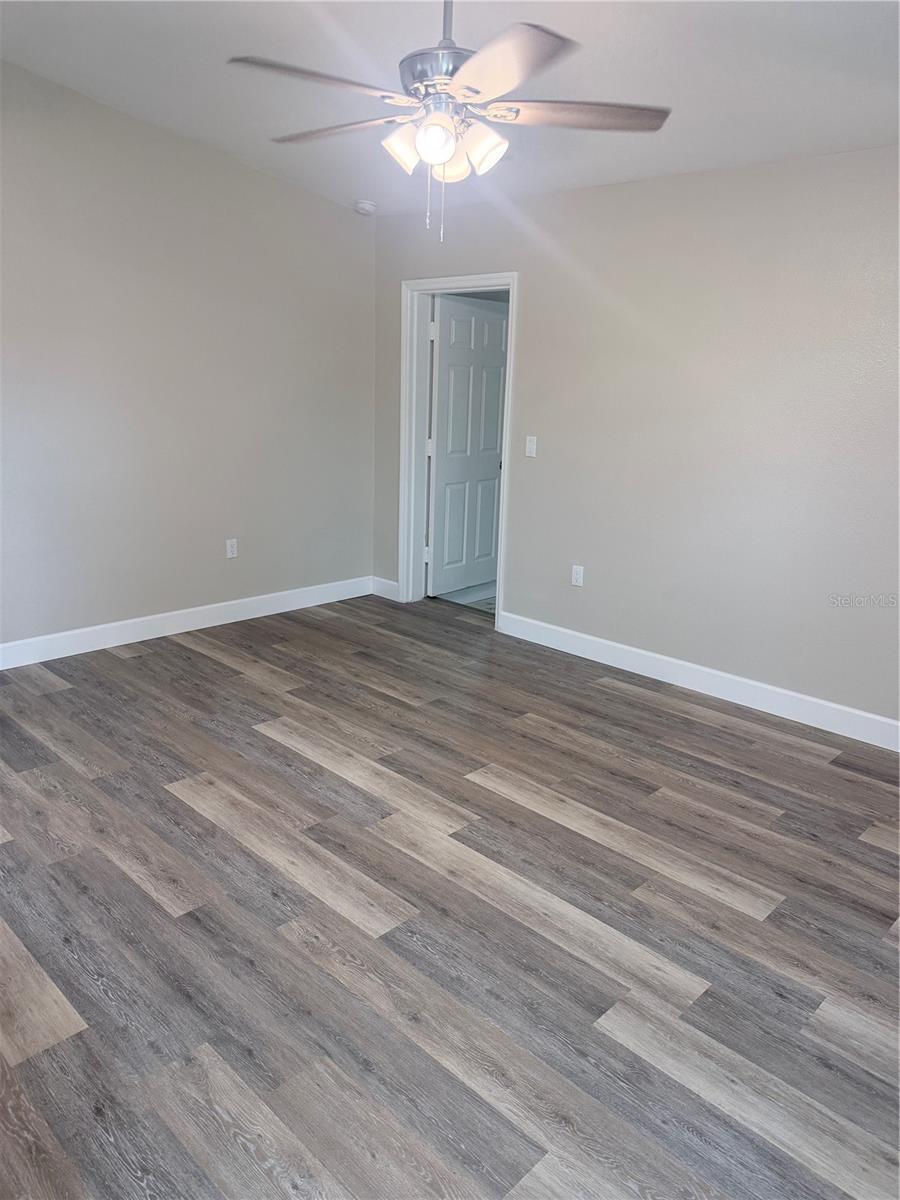 927 LAKEWOOD AVE — photo 2