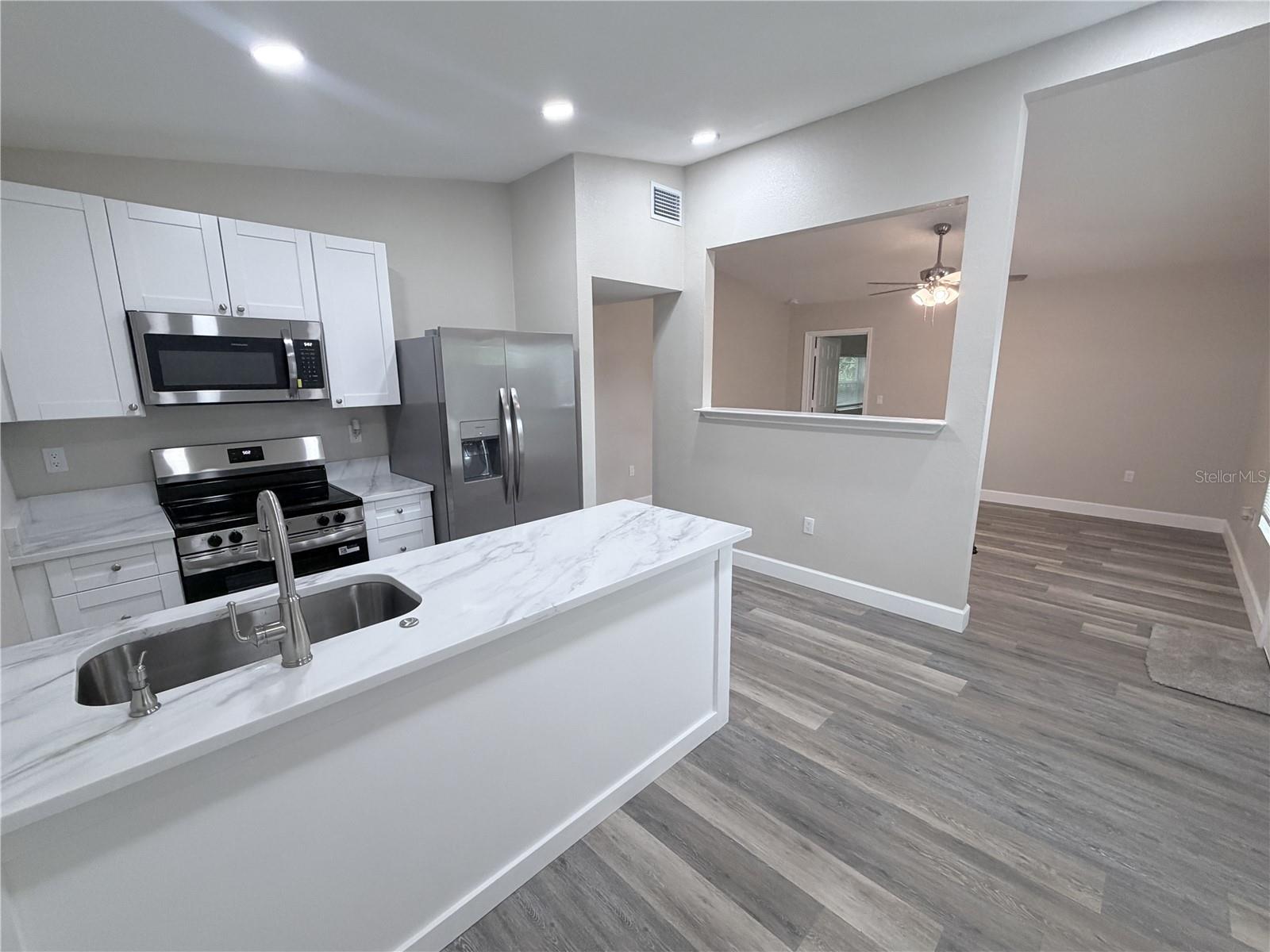 927 LAKEWOOD AVE — photo 3