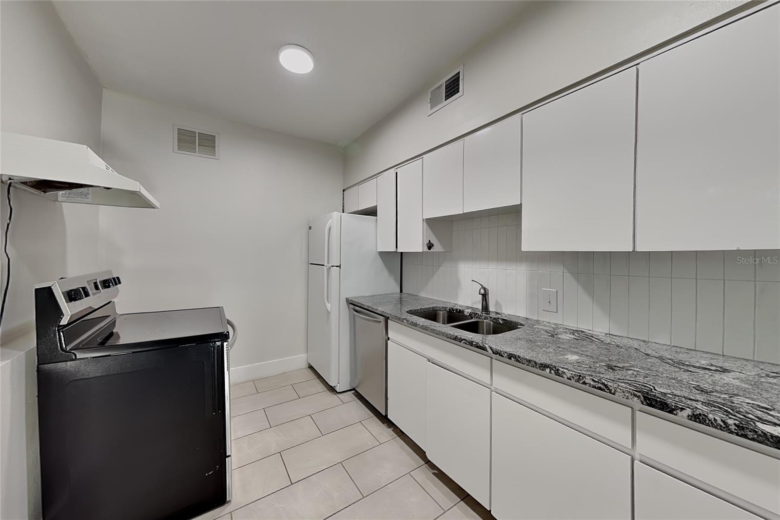 3801 1/2 W PALMIRA AVE — photo 3