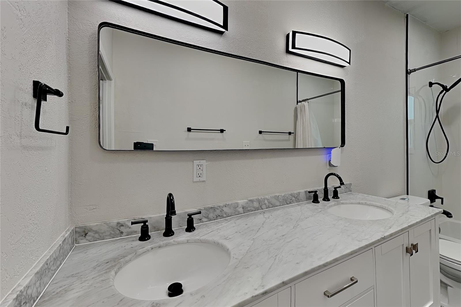 3801 1/2 W PALMIRA AVE — photo 10