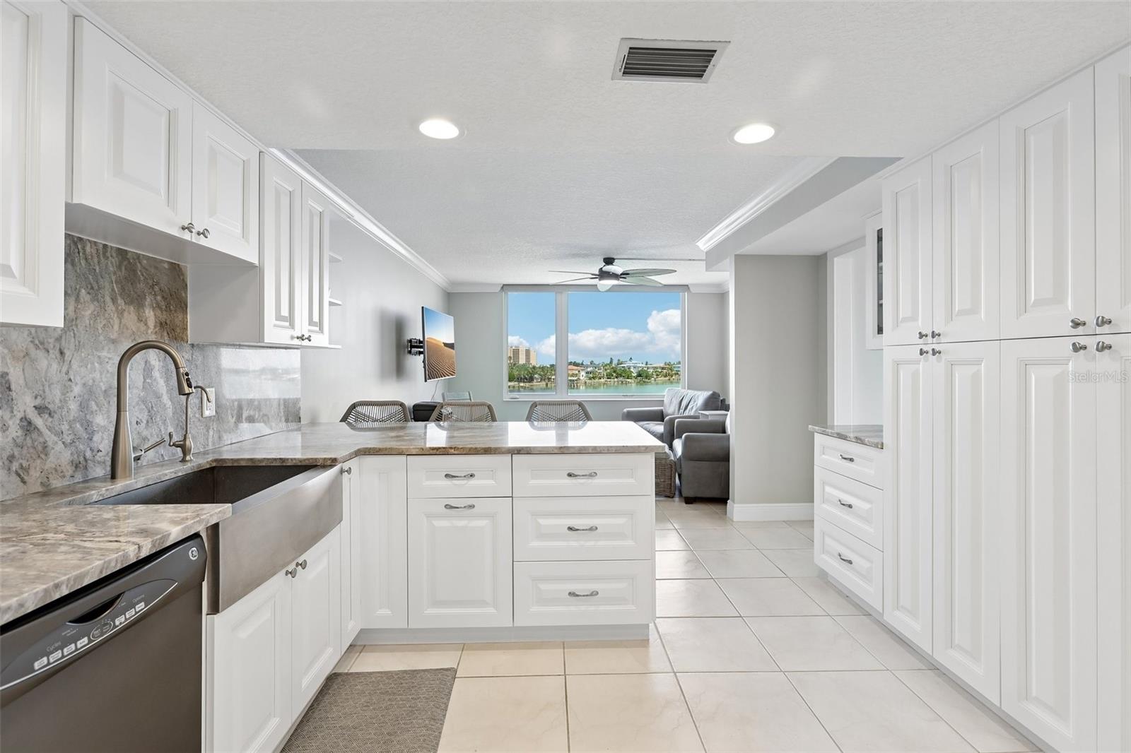 Home in CLEARWATER — photo 11