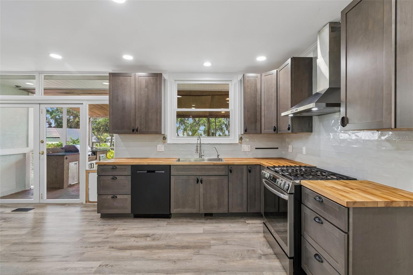 904 BAYSHORE DR — photo 11