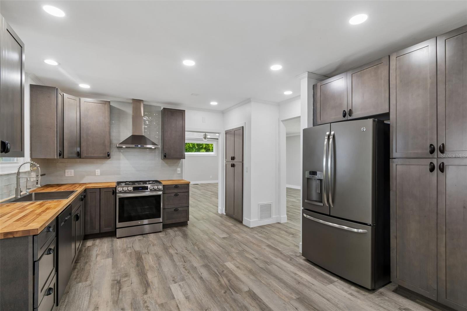 904 BAYSHORE DR — photo 13