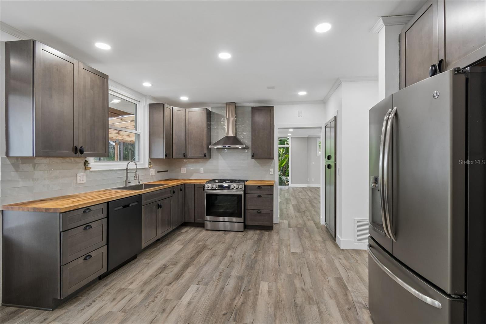 904 BAYSHORE DR — photo 12