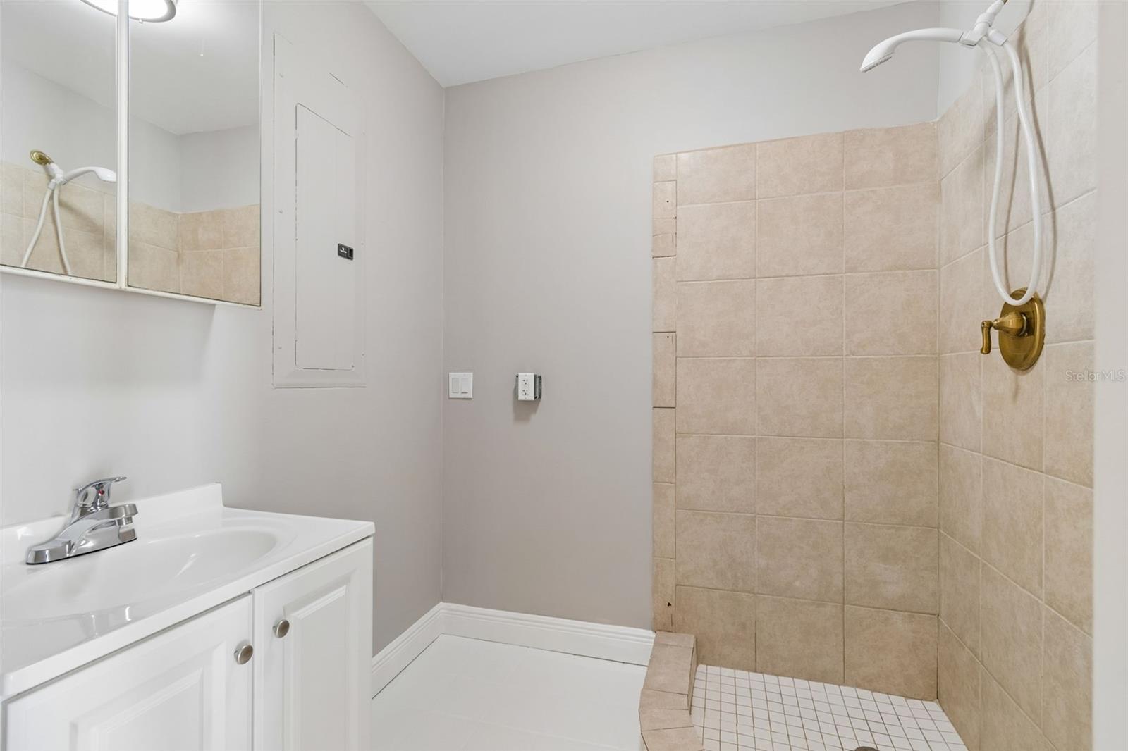 904 BAYSHORE DR — photo 35