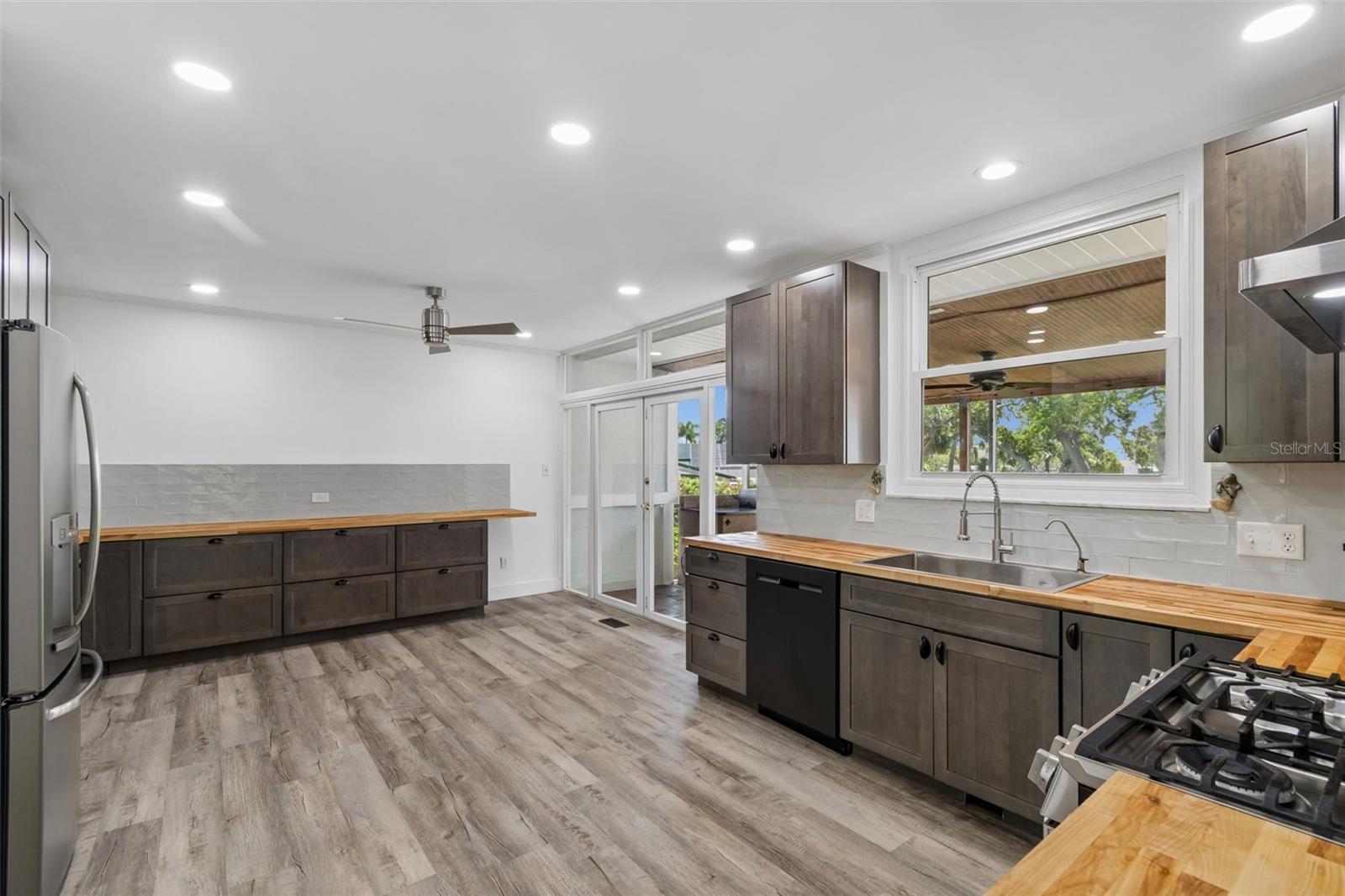 904 BAYSHORE DR — photo 10