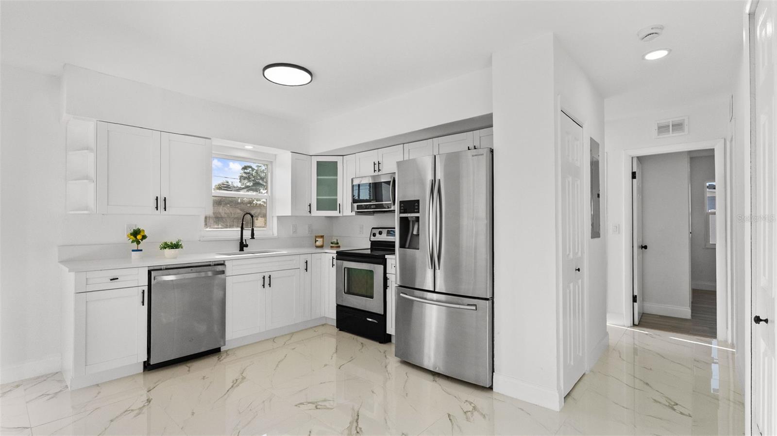 310 COUNTRY CLUB DR — photo 15