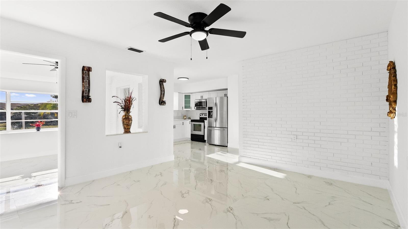 310 COUNTRY CLUB DR — photo 12