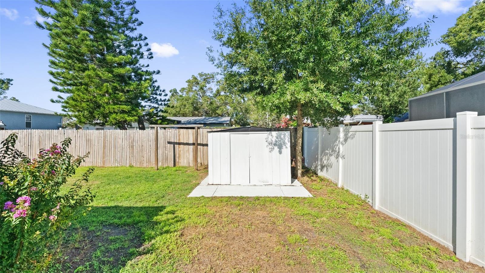 310 COUNTRY CLUB DR — photo 32