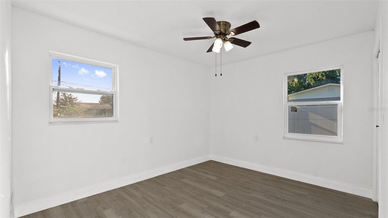 310 COUNTRY CLUB DR — photo 23