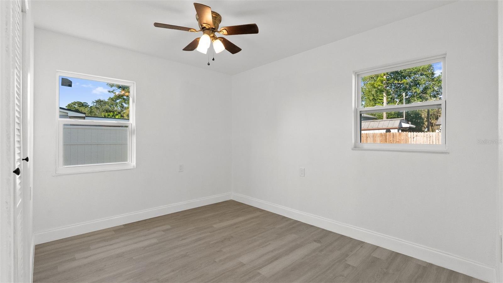 310 COUNTRY CLUB DR — photo 21