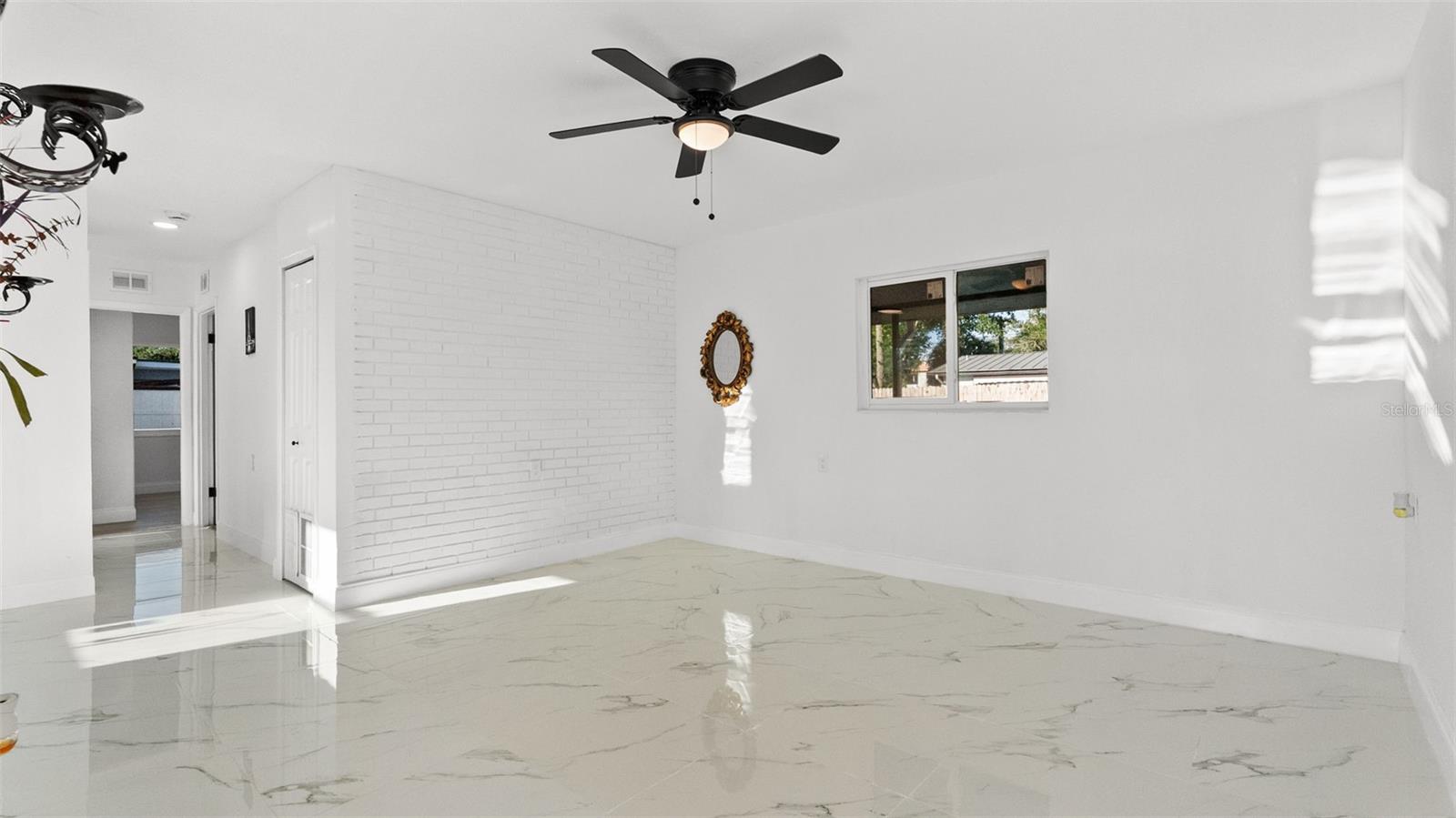 310 COUNTRY CLUB DR — photo 11