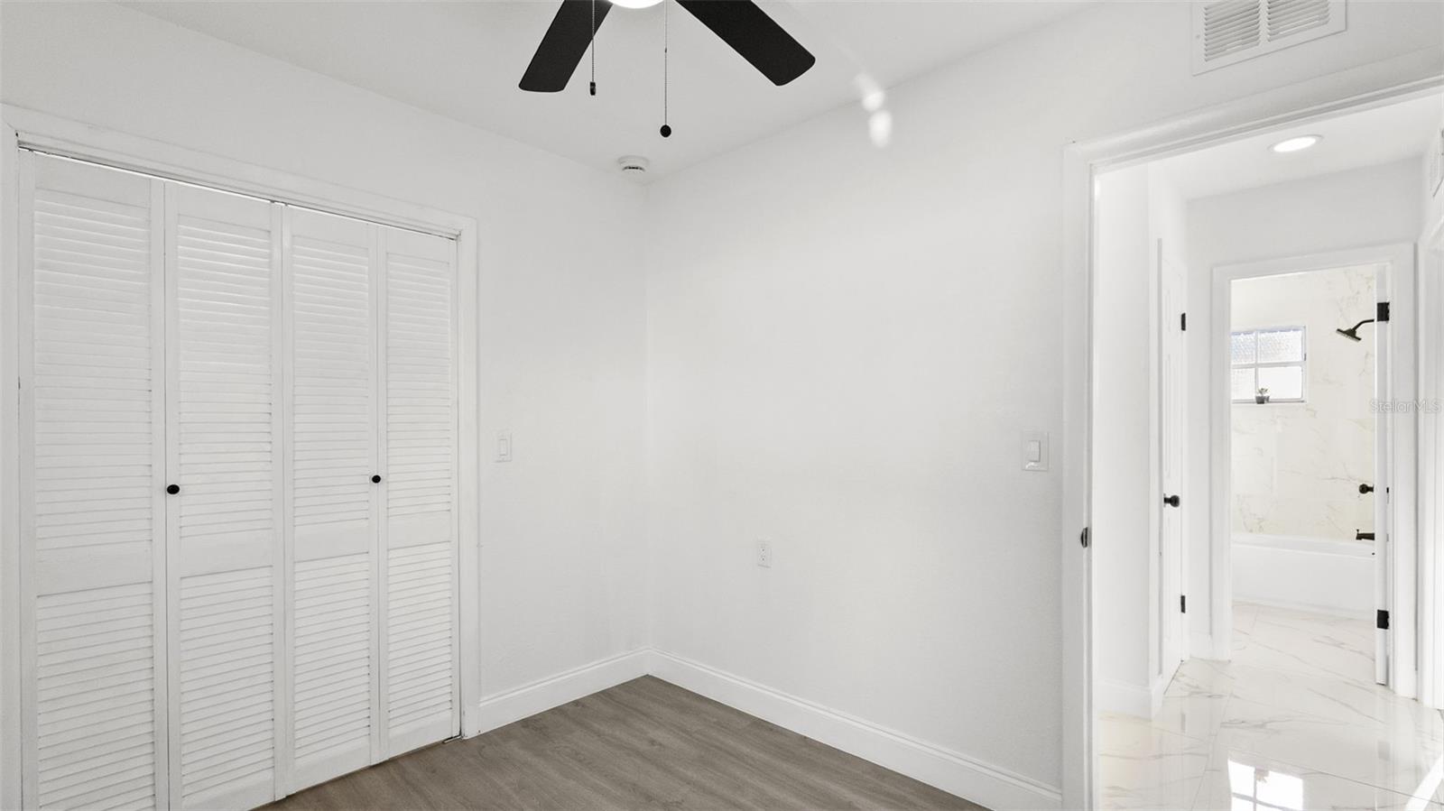 310 COUNTRY CLUB DR — photo 20