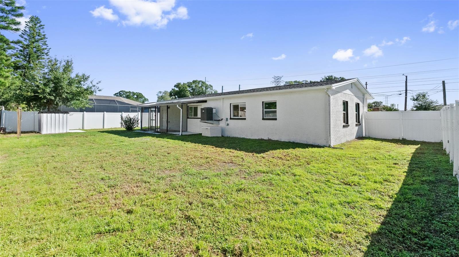 310 COUNTRY CLUB DR — photo 30