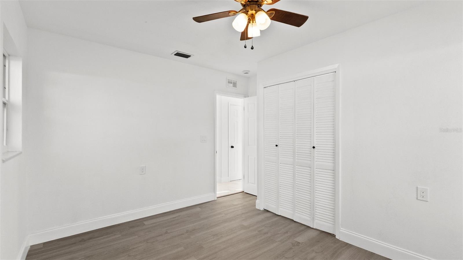 310 COUNTRY CLUB DR — photo 22